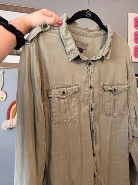 Universal Thread Olive Green Button-Front Women's Shirt